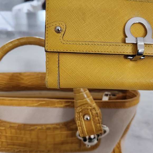 Salvatore Ferragamo Yellow Wallet On Chain - Picture 13 of 13